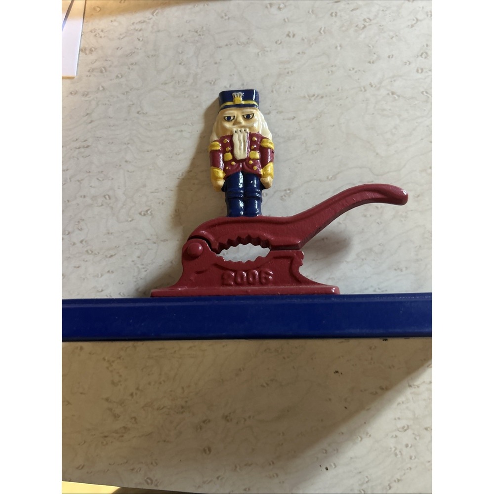 Houston Harvest Nut Cracker with Cast Iron Nutcracker on Wood Base 2006